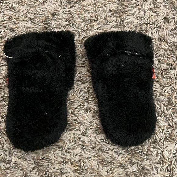 Black Soft magnetic me baby booties - Picture 4 of 5